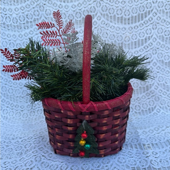 Holiday Christmas Basket - Picture 7 of 10